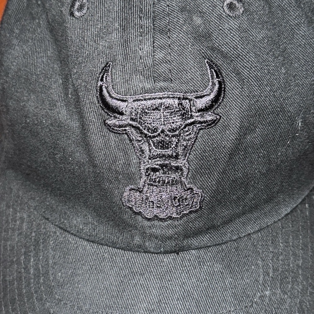 47 Chicago bulls clean up baseball hat cap rare black on black logo - Picture 3 of 7